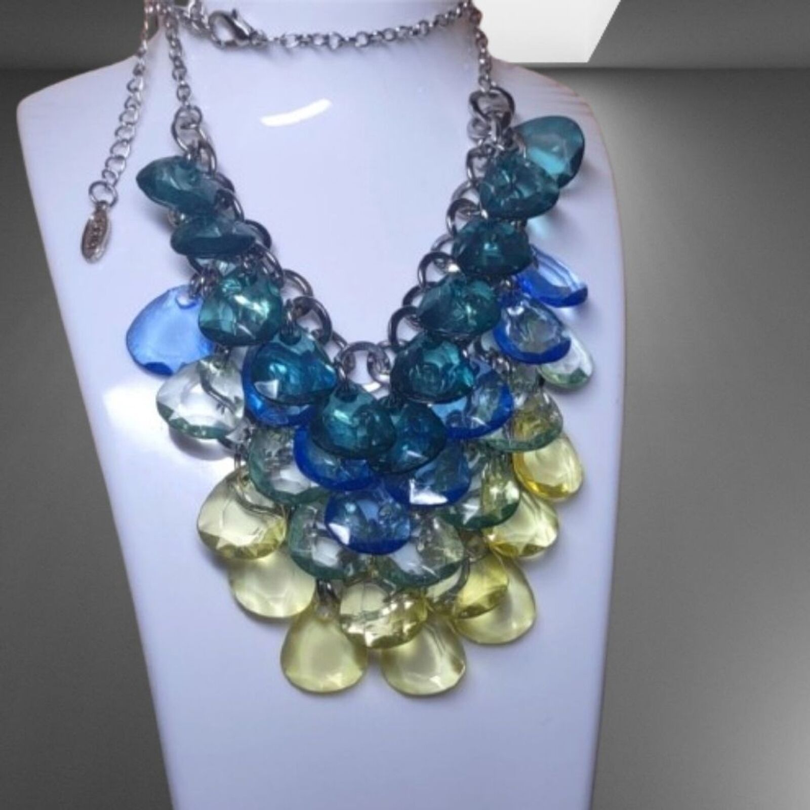 Acrylic Teardrops Bibb Necklace 11 Inch Drop With 3 Inch Extender Goldtone 18$